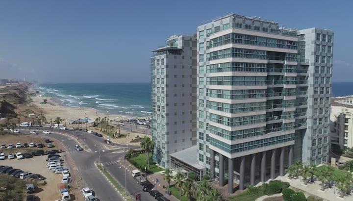 Oceanus Apartment Hotel Herzliya Exterior photo